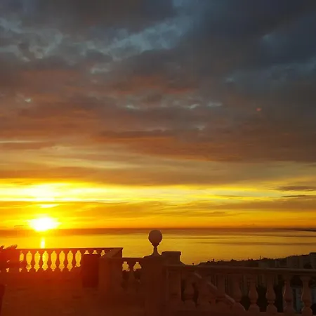 Vue A Bastia, Terrasse Et Piscine Privee.