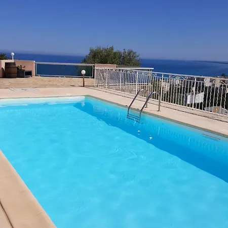 Vue à Bastia, Terrasse Et Piscine Privée. * Bastia (Corsica)