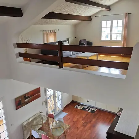 Vue à Bastia, Terrasse Et Piscine Privée. *