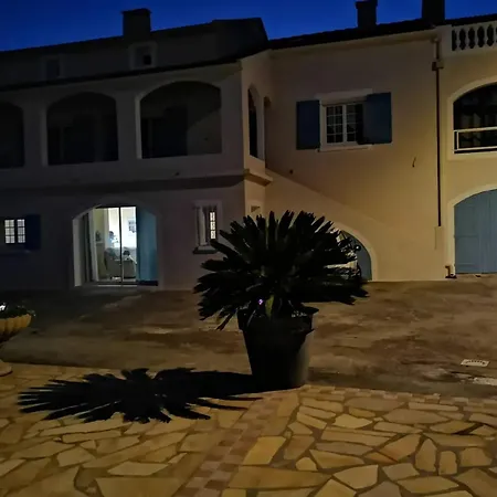 Vue à Bastia, Terrasse Et Piscine Privée. Apartamento