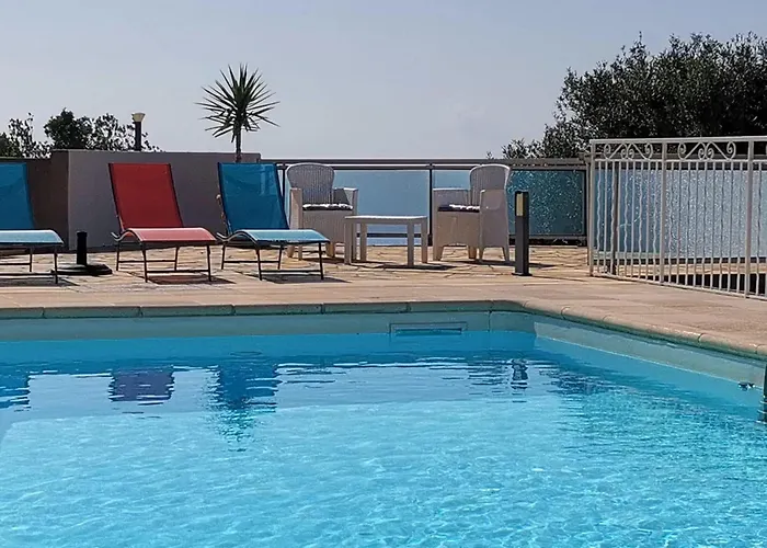 Vue A Bastia, Terrasse Et Piscine Privee.