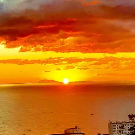 Vue A Bastia, Terrasse Et Piscine Privee.