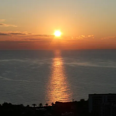 Vue A Bastia, Terrasse Et Piscine Privee.