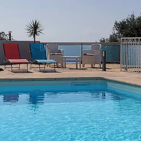 Vue A Bastia, Terrasse Et Piscine Privee.