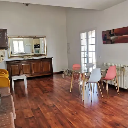 Vue A Bastia, Terrasse Et Piscine Privee. * 바스티아