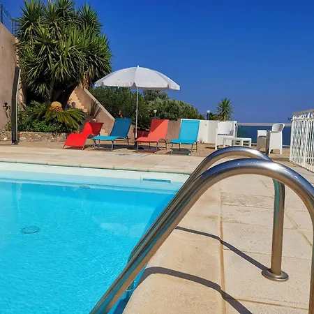 Vue à Bastia, Terrasse Et Piscine Privée. *