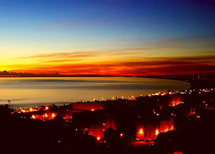 Vue A Bastia, Terrasse Et Piscine Privee.