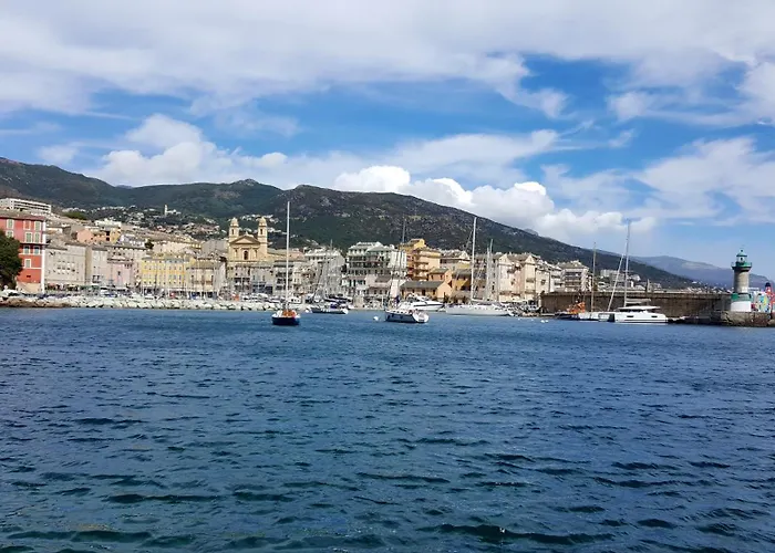 Vue A Bastia, Terrasse Et Piscine Privee.
