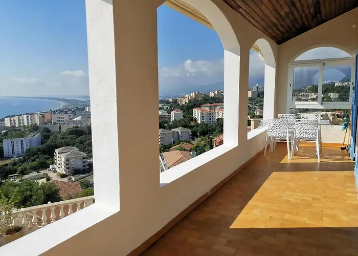 Vue A Bastia, Terrasse Et Piscine Privee. 아파트